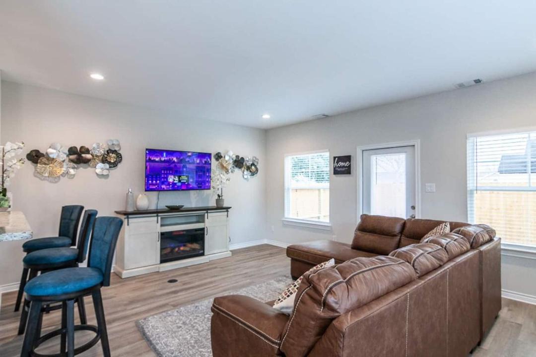 Photo of Livingroom in Foster Place