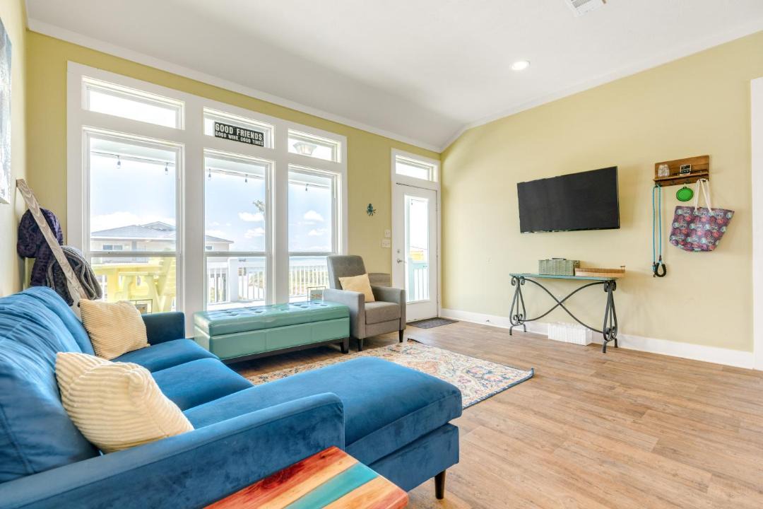 Photo of Livingroom in Crystal Beach