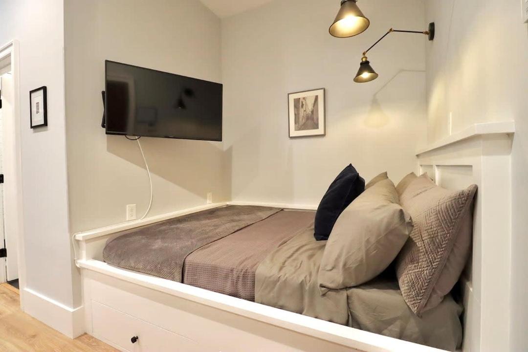 Photo of Bedroom in Old Town Alexandria