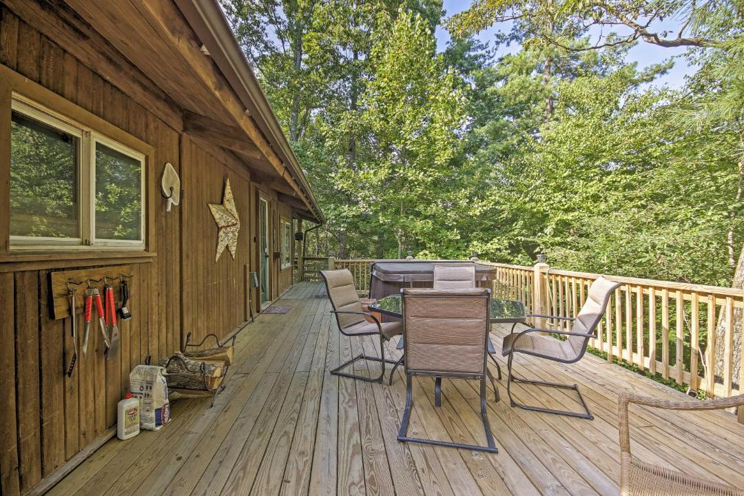 Photo of Patio Balcony in Hood