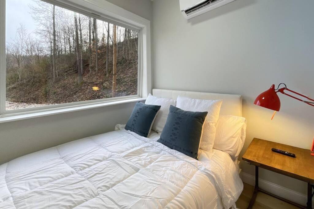 Photo of Bedroom in Hurricane