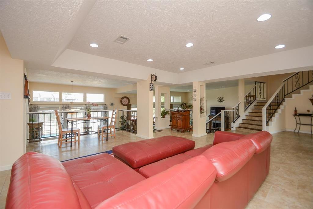 Photo of Livingroom in April Sound