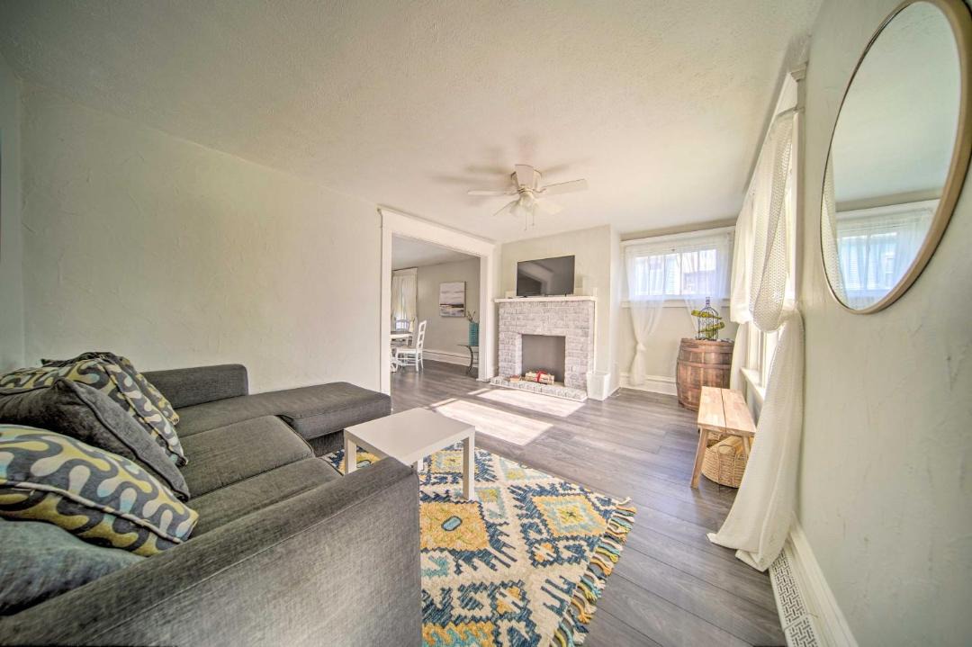 Photo of Livingroom in Erie
