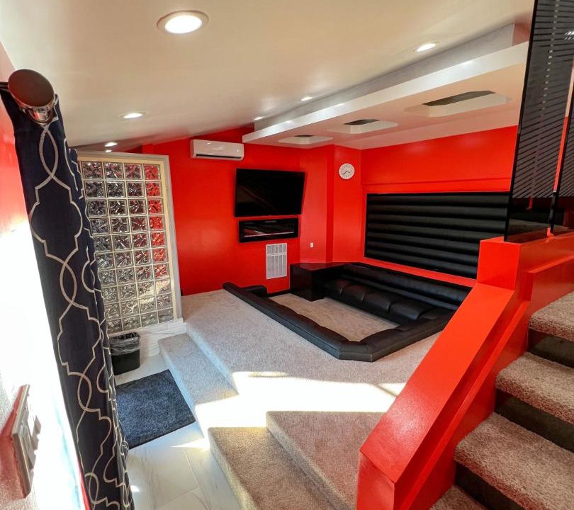 Photo of Livingroom in East Farmingdale
