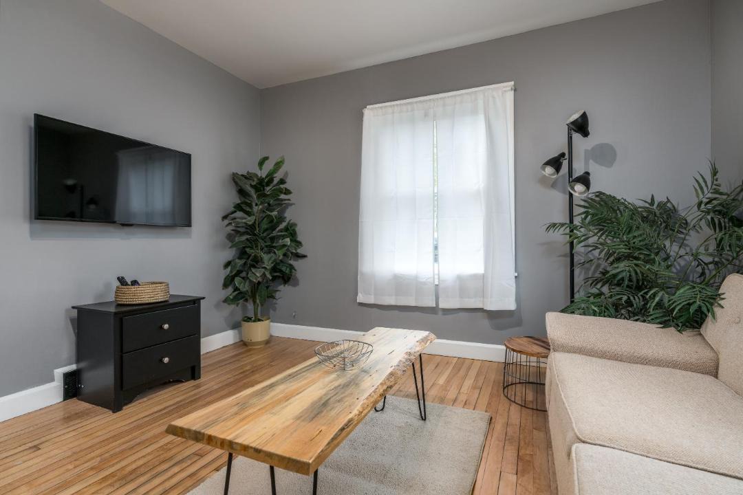Photo of Livingroom in Little City