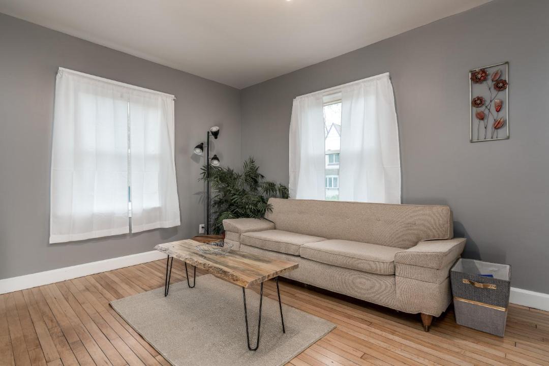 Photo of Livingroom in Little City