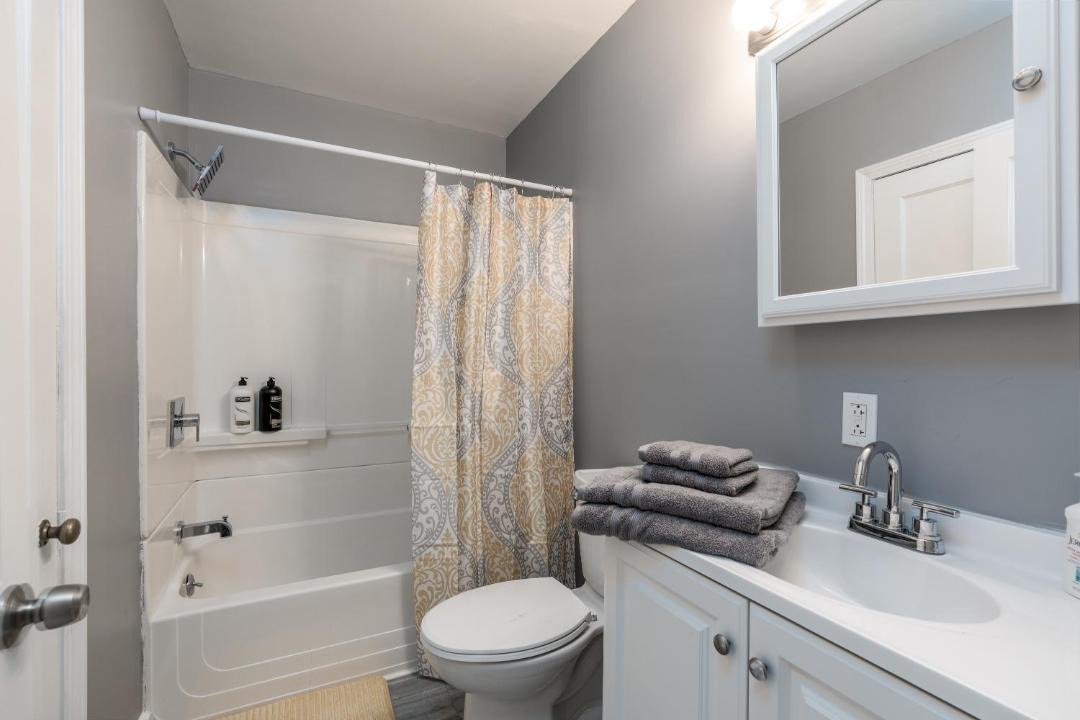 Photo of Bathroom in Little City