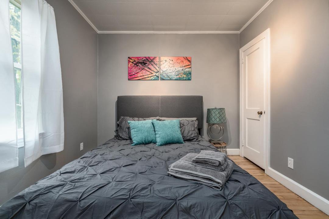 Photo of Bedroom in Little City