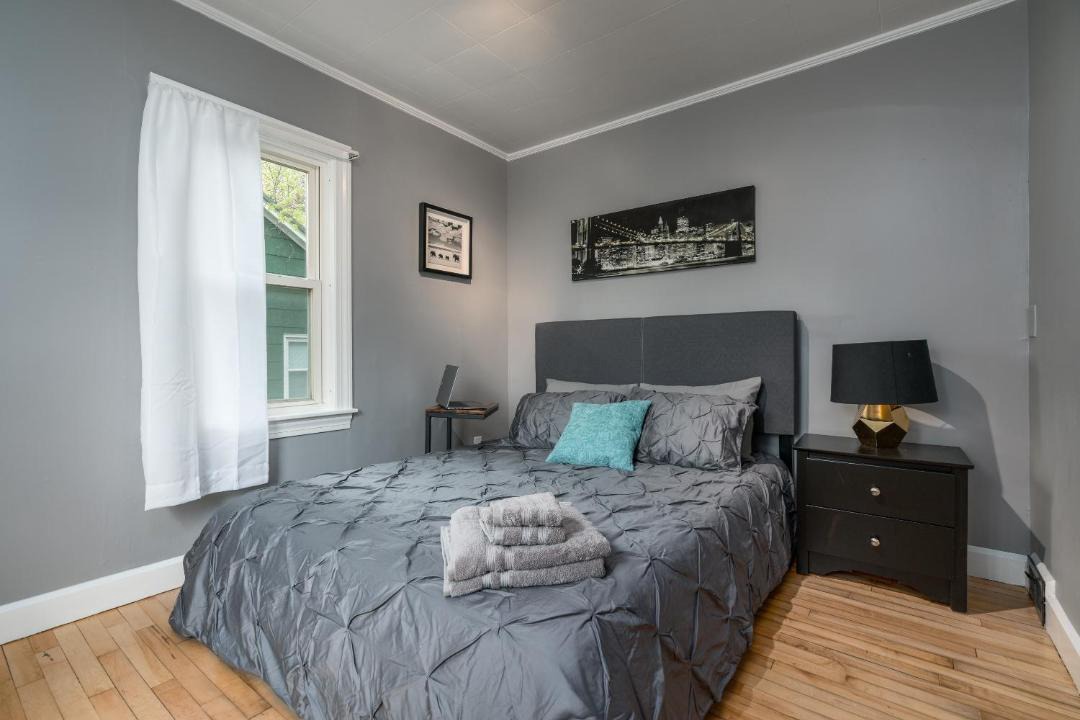 Photo of Bedroom in Little City