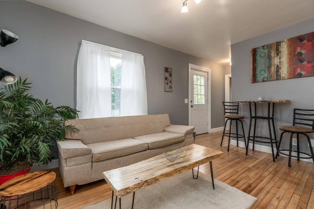 Photo of Livingroom in Little City