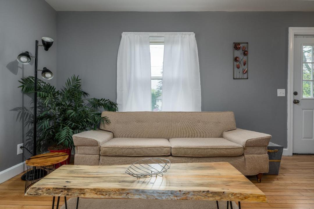 Photo of Livingroom in Little City