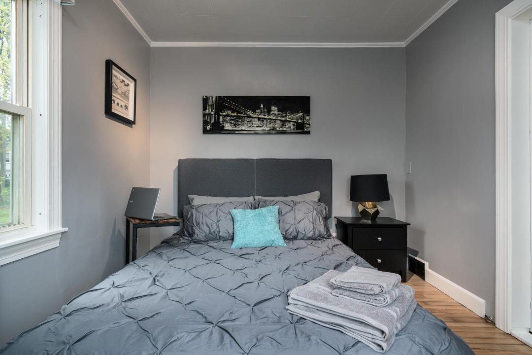 Photo of Bedroom in Little City