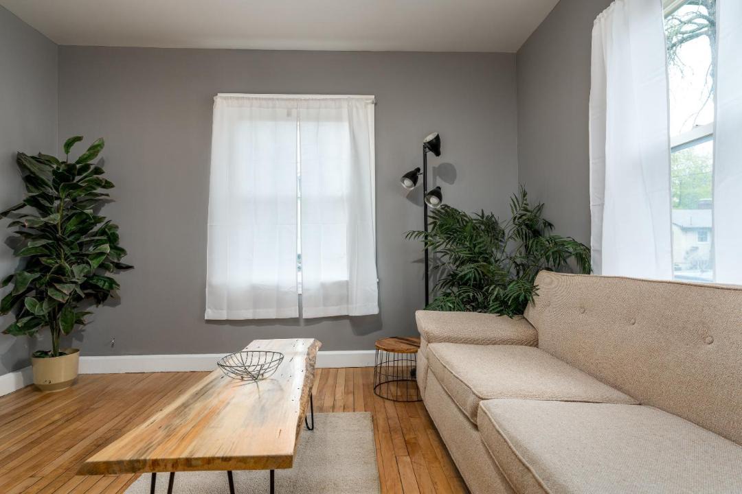 Photo of Livingroom in Little City