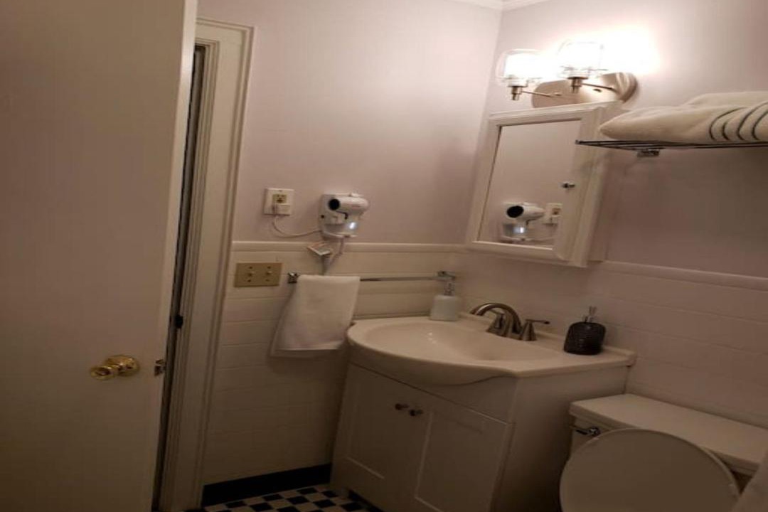 Photo of Bathroom in Albany