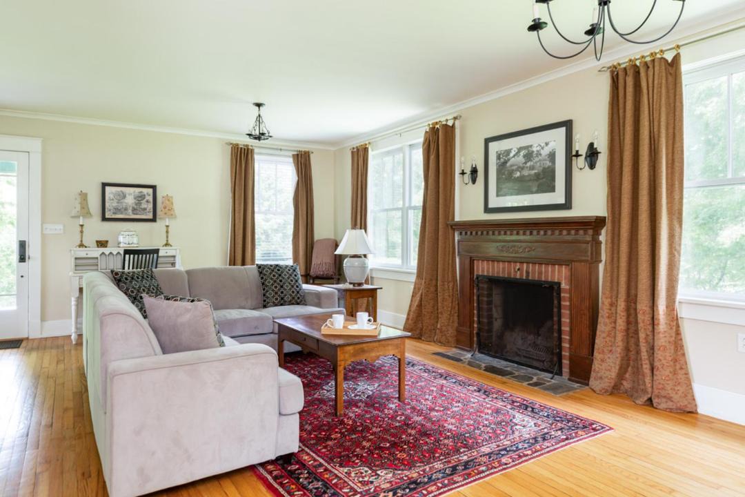 Photo of Livingroom in Warm Springs
