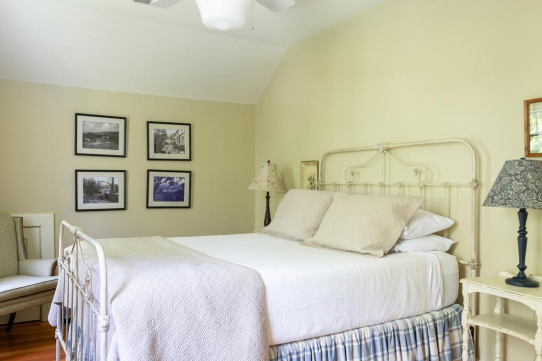 Photo of Bedroom in Warm Springs