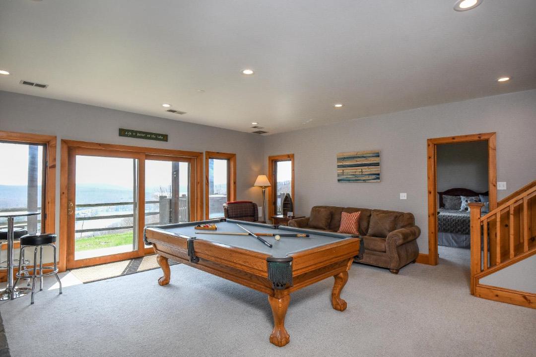 Photo of Livingroom in McHenry