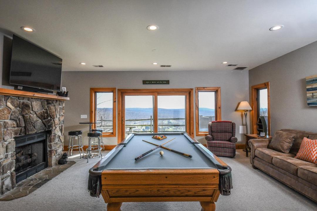 Photo of Livingroom in McHenry