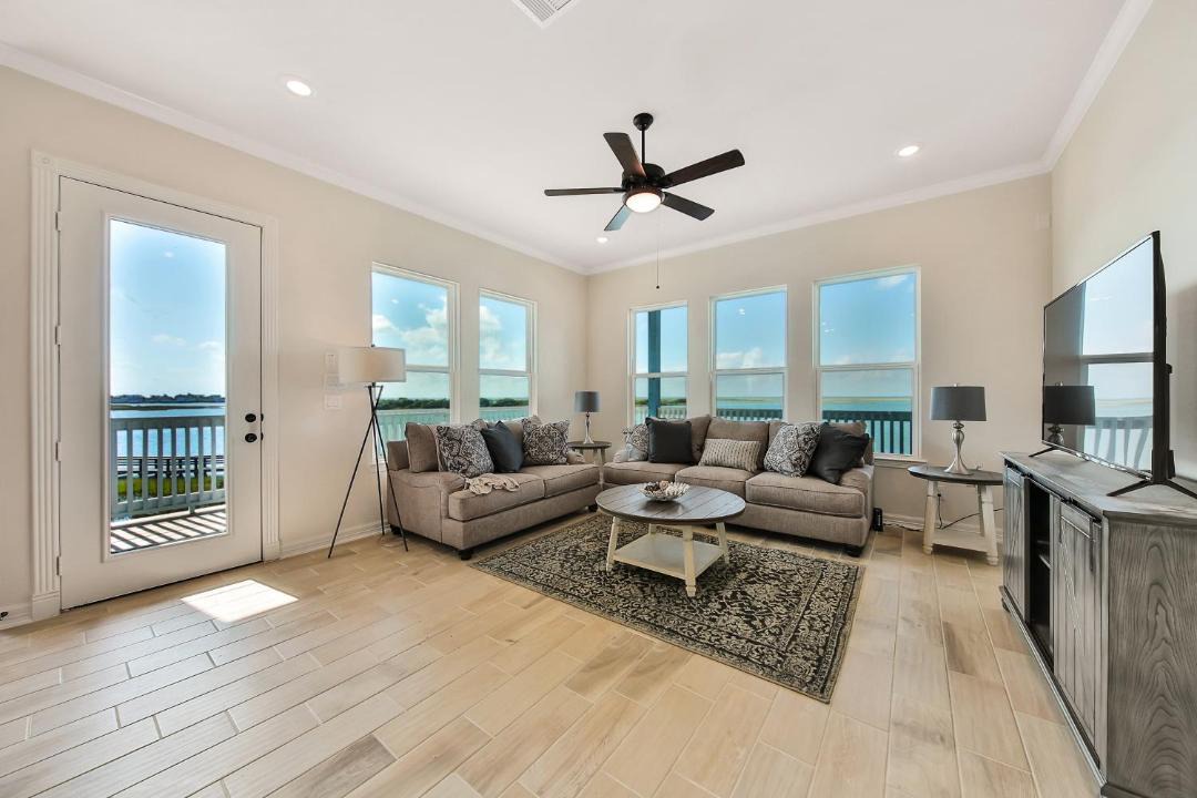 Photo of Livingroom in Lafittes Cove