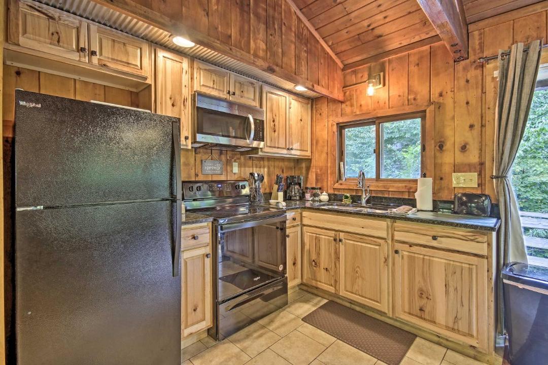 Photo of Kitchen in Hood