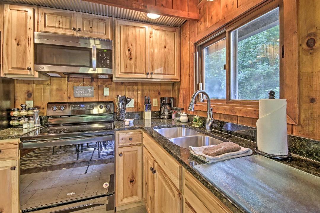 Photo of Kitchen in Hood