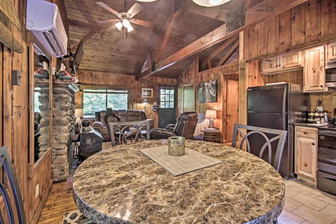 Photo of Kitchen in Hood