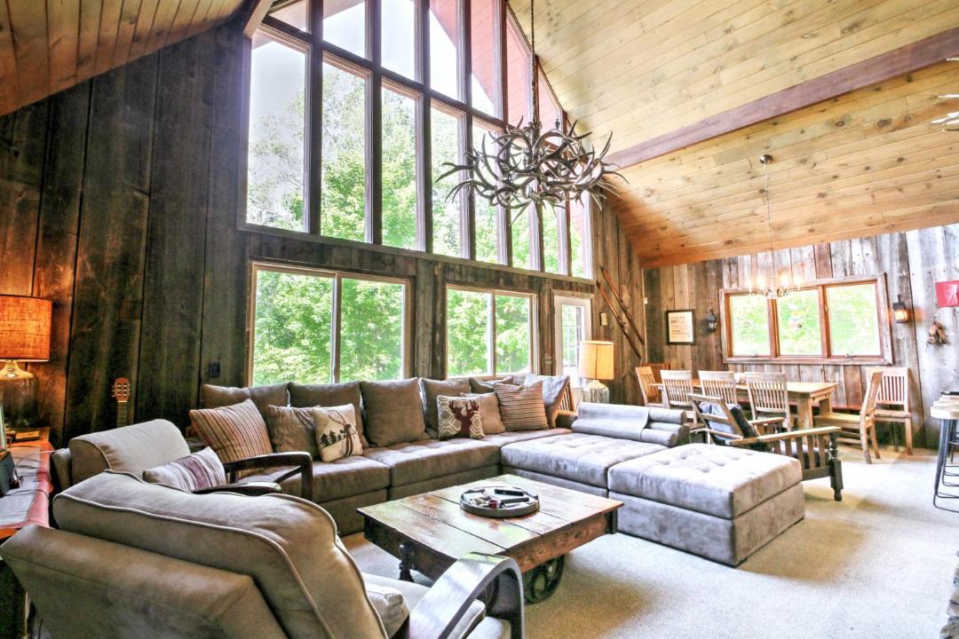 Photo of Livingroom in East Burke
