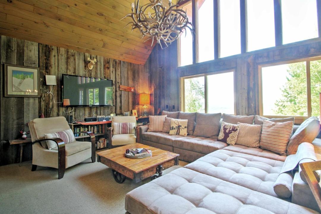 Photo of Livingroom in East Burke