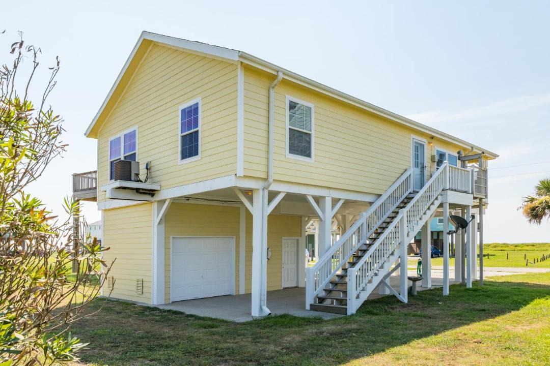 Photo of Buildings in Crystal Beach