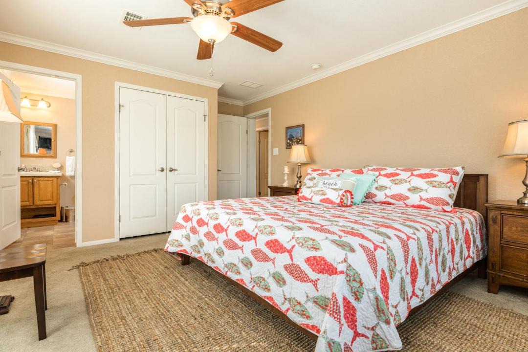 Photo of Bedroom in Crystal Beach