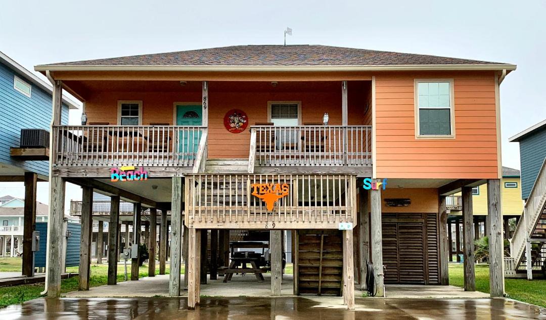 Photo of Buildings in Crystal Beach