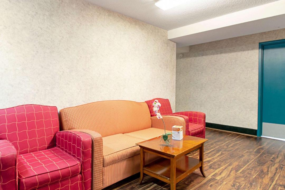Photo of Livingroom in Utica