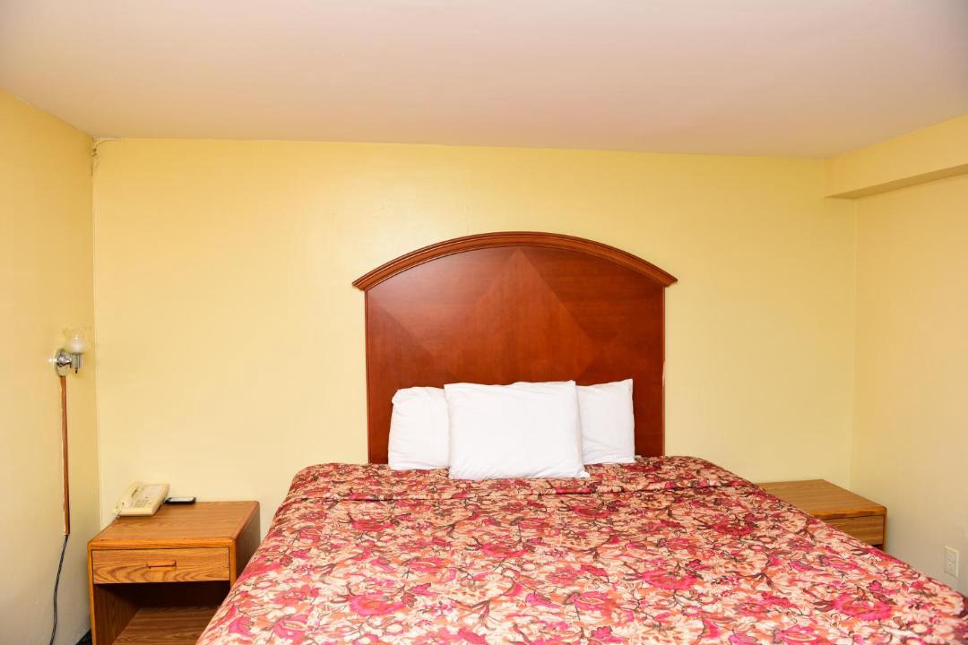 Photo of Bedroom in Green Acres