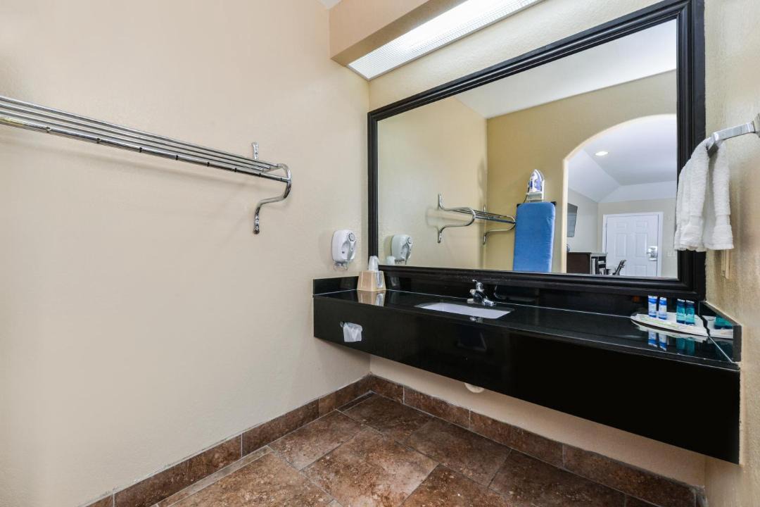 Photo of Bathroom in Clodine