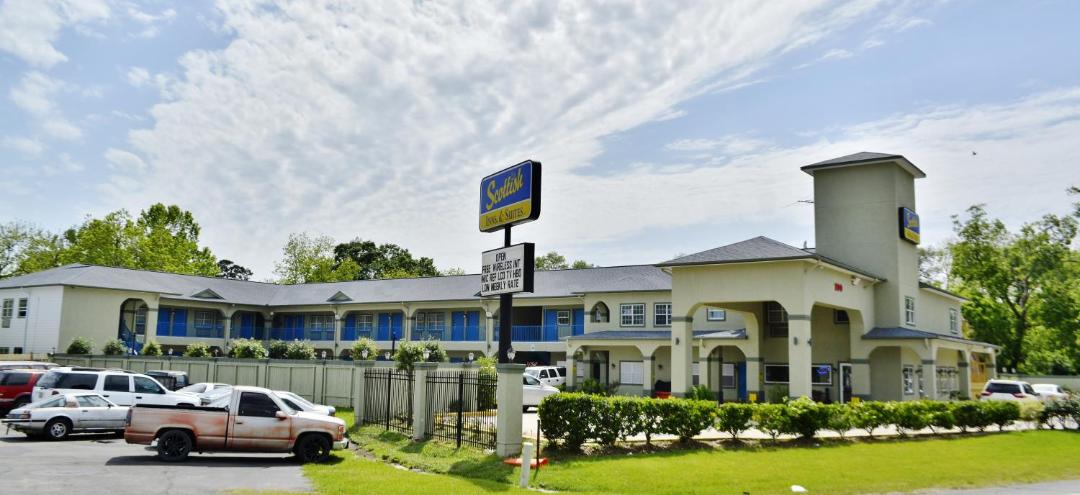 Photo of Buildings in Alvin