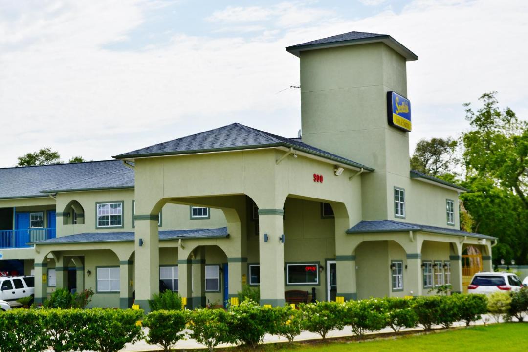 Photo of Buildings in Alvin
