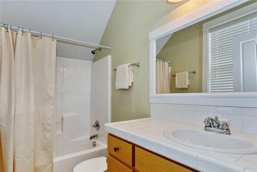 Photo of Bathroom in Olivia Beach