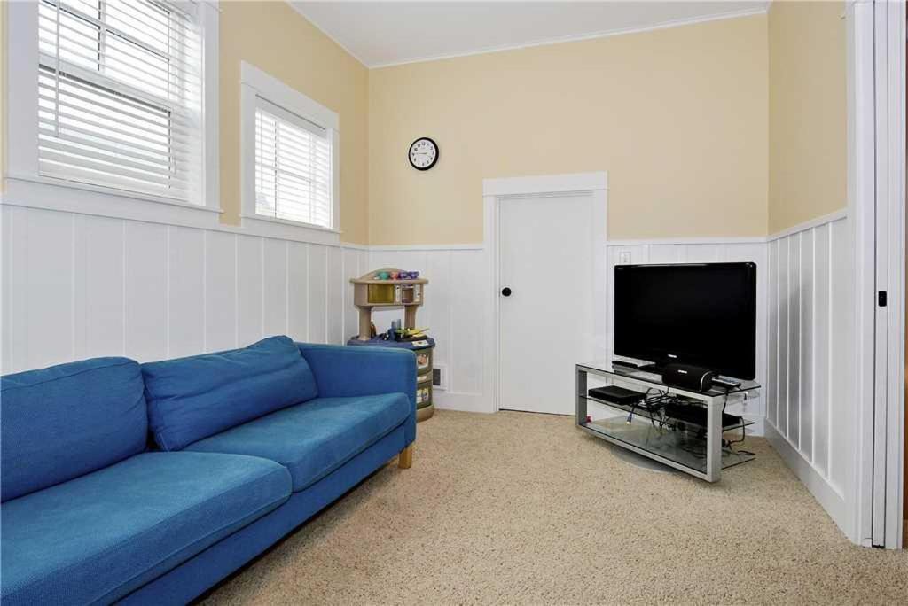 Photo of Livingroom in Olivia Beach
