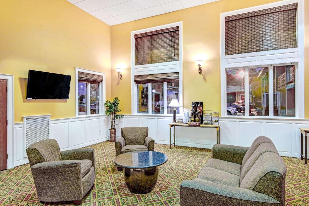 Photo of Livingroom in Methuen