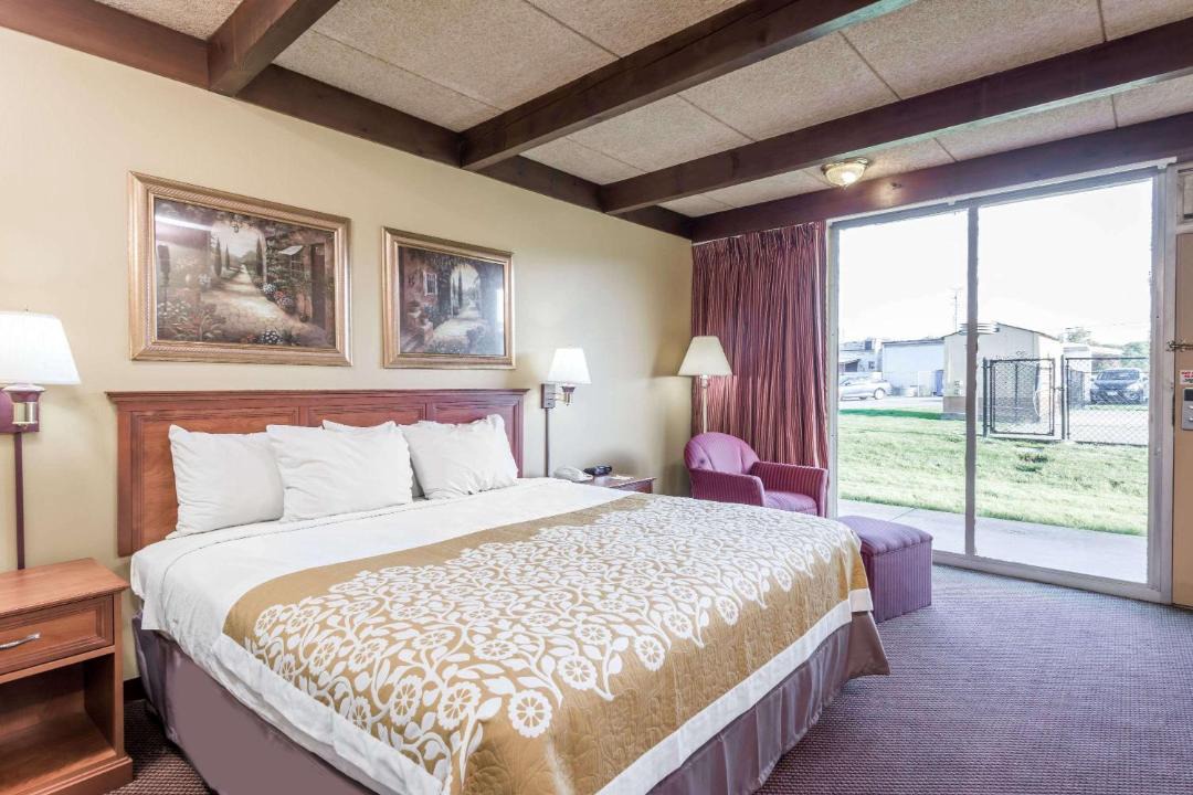 Photo of Bedroom in Niles