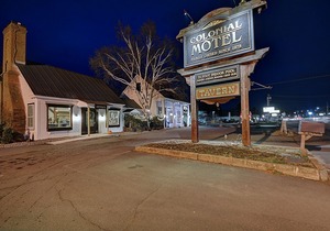 Colonial Motel and Spa