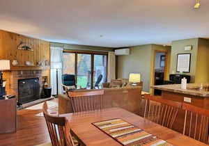 D0192- Managed by Loon Reservation Service - NH Meals & Rooms Lic# 056365