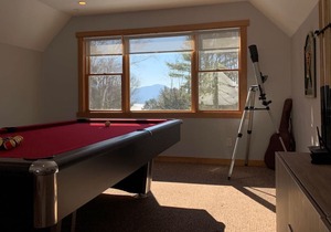 BOLTON LANDING - Beautiful, Quiet Home. 1/2 mile to Town and Beach.
