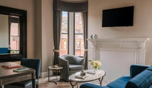 One-Bedroom Queen Suite with Sofa Bed