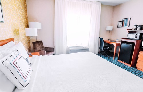 Medford Hotel | Fairfield Inn by Marriott Medford Long Island