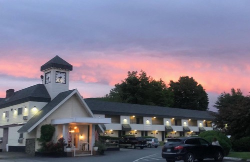 Brattleboro Hotel | The Black Mountain Inn