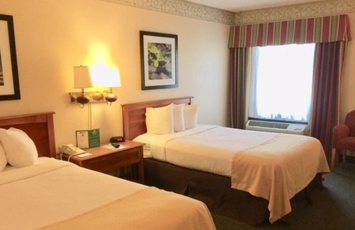 Summerlee Hotel | Holiday Lodge Hotel & Conference Center