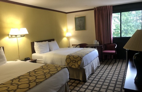 Queensbury Hotel | Baymont by Wyndham Queensbury / Lake George