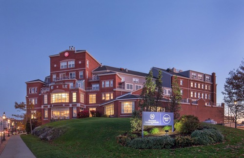 Portsmouth Hotel | Sheraton Portsmouth Harborside Hotel