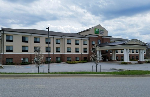 Triadelphia Hotel | Holiday Inn Express and Suites Wheeling, an Ihg Hotel